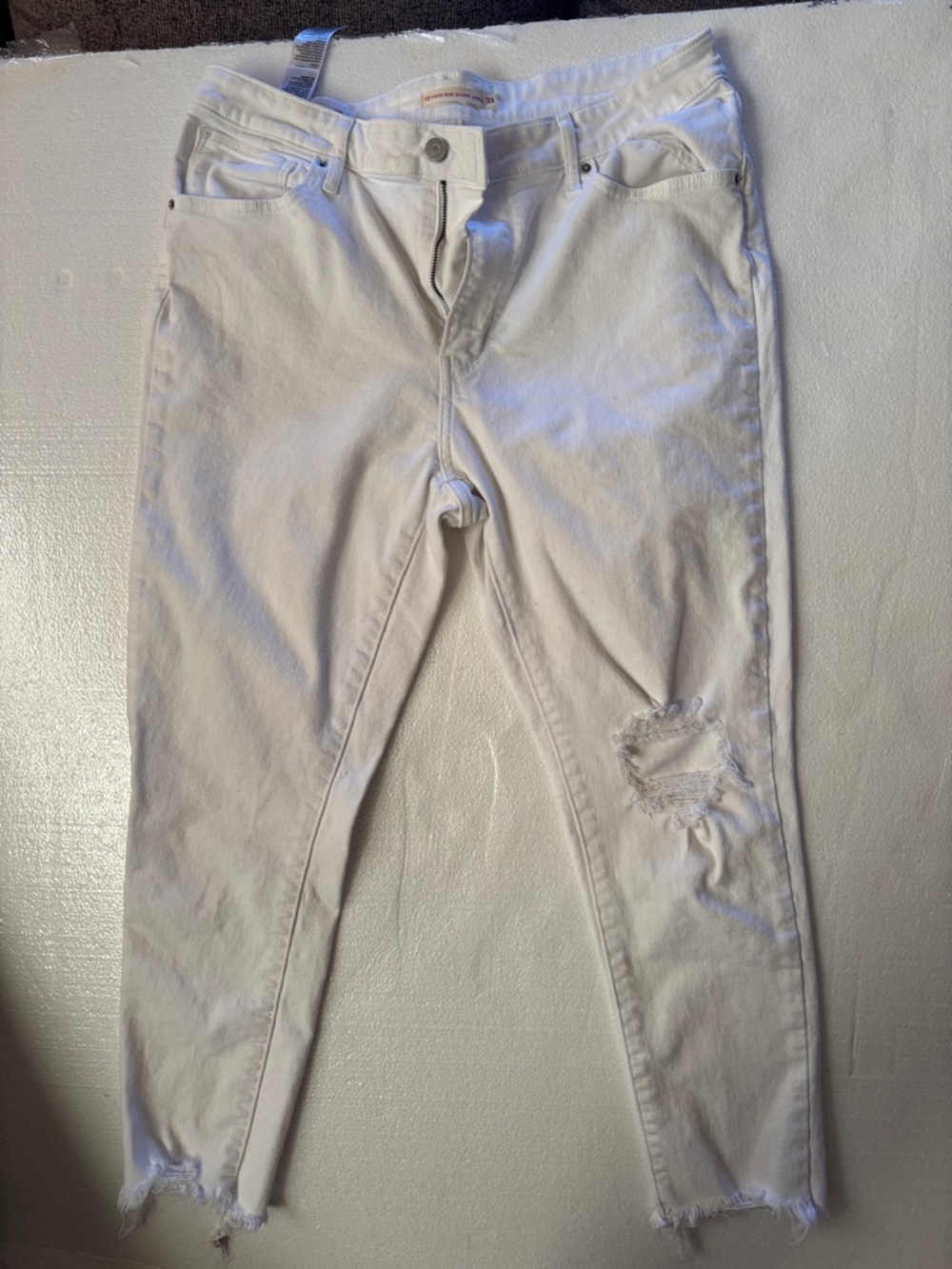 Levi’s High-Rise White Skinny Ankle Jeans size 33